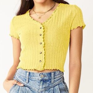 kohls yellow button up tee